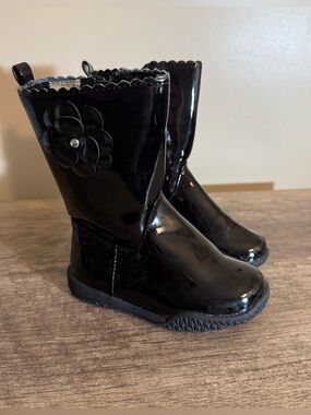 Amy Coe Black Faux Patent Leather Boots Infant Size 6 Flower Rosette Detail